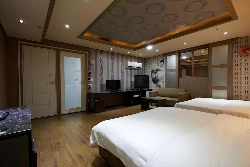 Hotel Head-One Uijeongbu Екстериор снимка